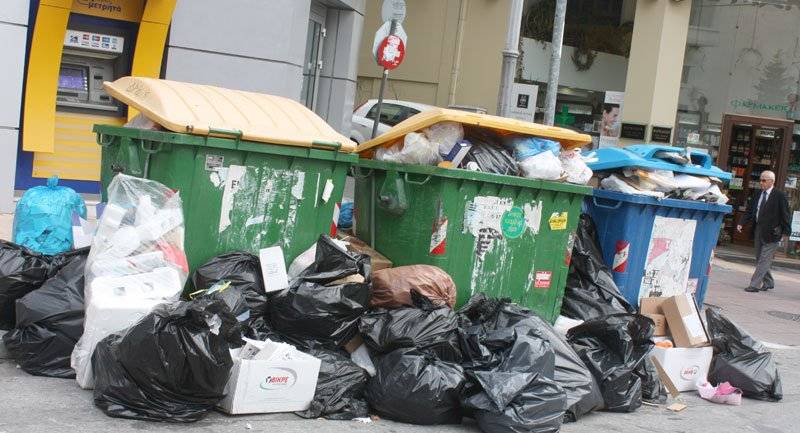  Αυξάνονται τα σκουπίδια στο κέντρο της πόλης