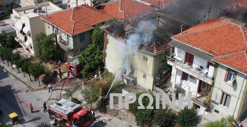  Κάηκαν δύο σπίτια στο Βύρωνα