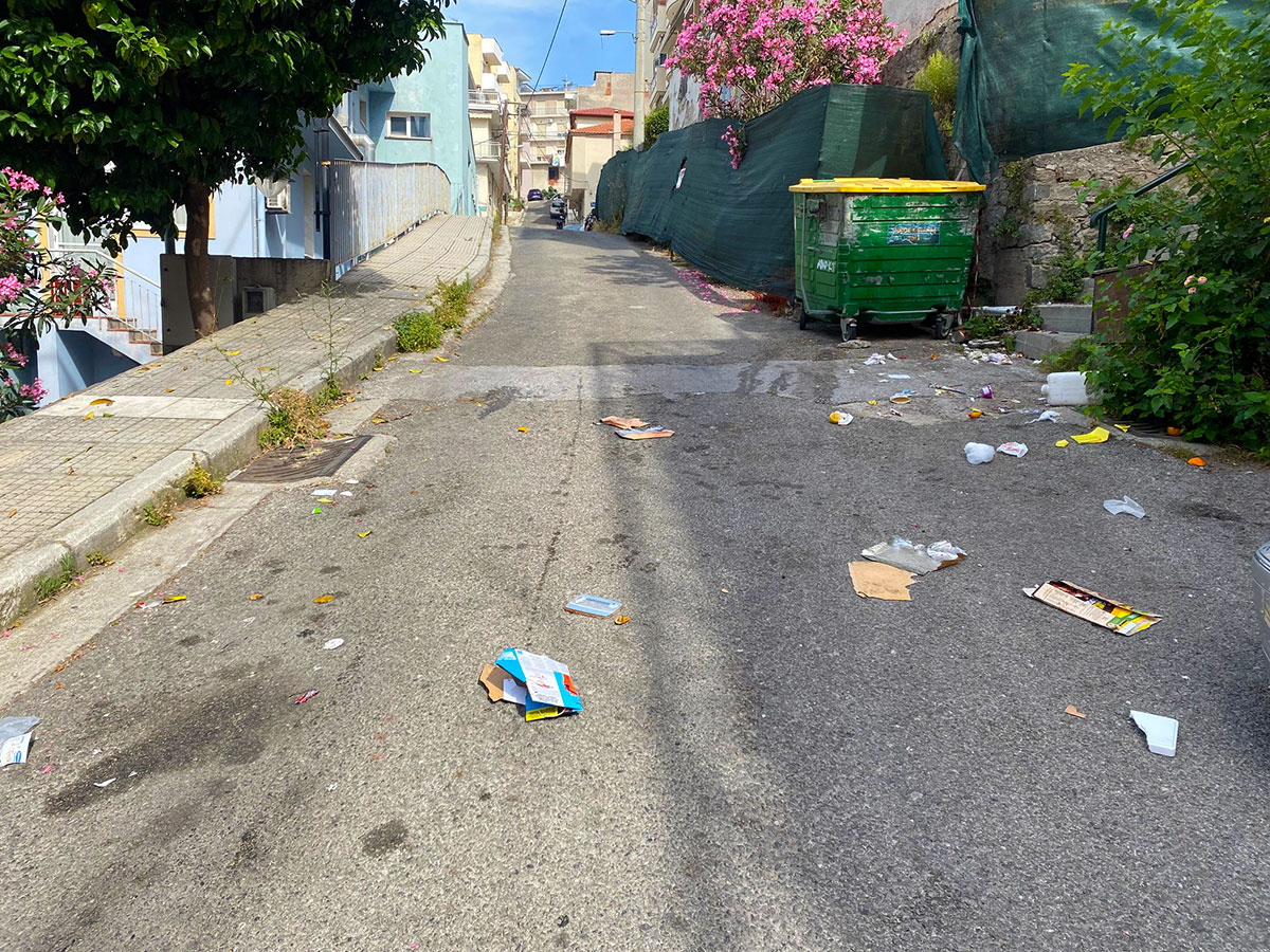  Αποκομιδή σκουπιδιών στην οδό Εκάβης